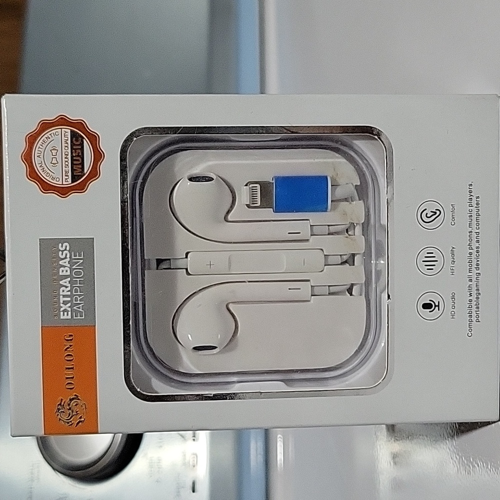 Earphones - Picture 3 of 3